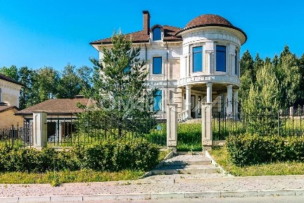 Продается 2-этажный дом, 858 м²
