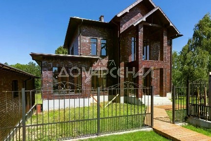 Продается 2-этажный дом, 495 м²
