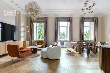 Продается 4-комн. квартира, 164 м²