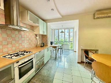 Продается 4-комн. квартира, 143,7 м²