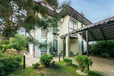 Продается 2-этажный таунхаус, 240 м²