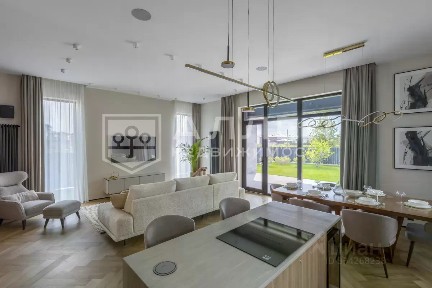 Продается 2-этажный коттедж, 310 м²