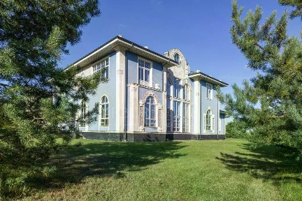 Продается 3-этажный дом, 1 100 м²
