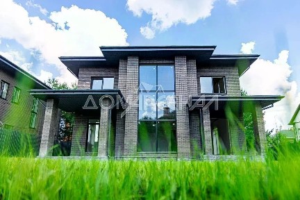 Продается 2-этажный дом, 316 м²