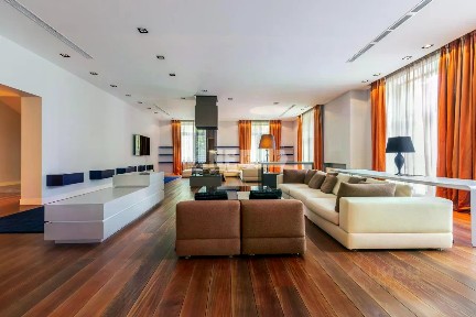 Сдается 2-этажный коттедж, 1 350 м²