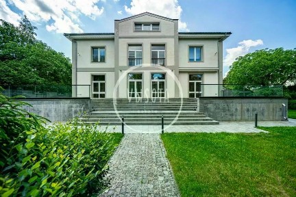 Сдается 2-этажный коттедж, 1 250 м²