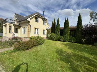 Сдается 2-этажный дом, 160 м²