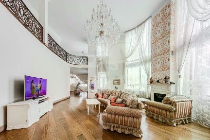 Сдается 2-этажный дом, 600 м²