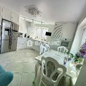 Продается 23-этажный таунхаус, 130 м²