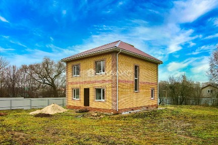 Продается 2-этажный дом, 201 м²