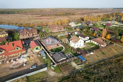 Продается 3-этажный дом, 650 м²