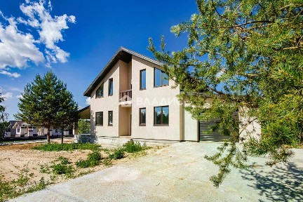 Продается 2-этажный дом, 230 м²