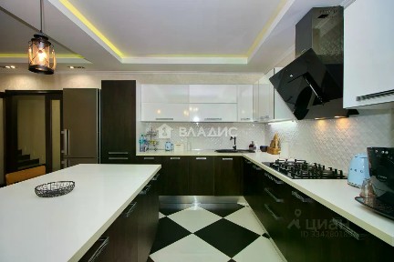 Продается 3-этажный таунхаус, 252,6 м²