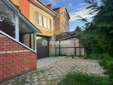 Продается 1/2 часть дома, 280 м²