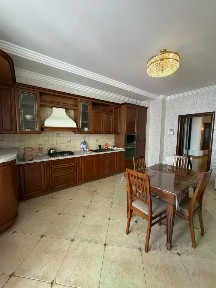 Продается 3-комн. квартира, 178 м²