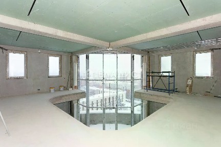 Продается 4-комн. квартира, 293 м²