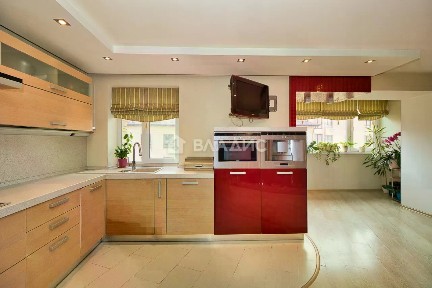 Продается 5-комн. квартира, 168 м²