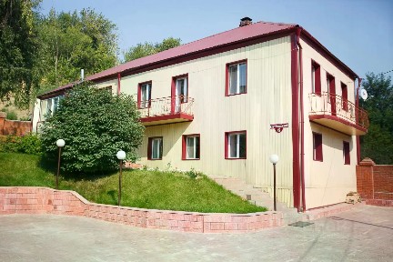 Сдается 2-этажный дом, 210 м²