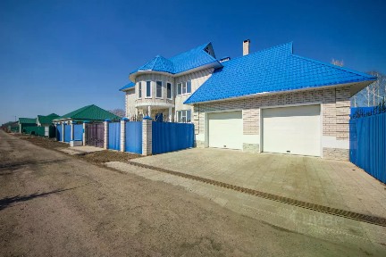 Сдается 2-этажный дом, 275 м²