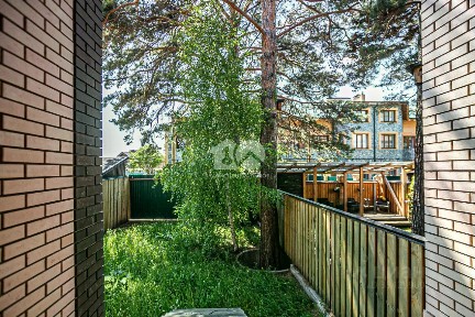 Продается 2-этажный таунхаус, 261 м²