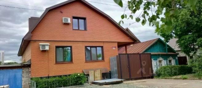 Продается 3-этажный дом, 299 м²