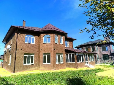 Продается 3-этажный дом, 640 м²