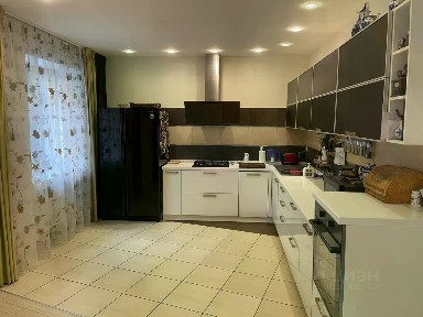 Продается 3-этажный дом, 292,4 м²