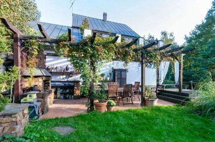 Продается 3-этажный дом, 300 м²
