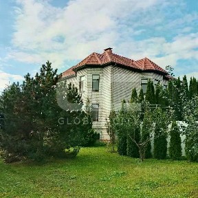 Продается 3-этажный дом, 550 м²