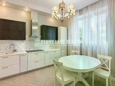 Продается 3-этажный таунхаус, 330 м²
