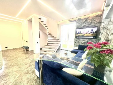 Продается 3-этажный таунхаус, 175 м²