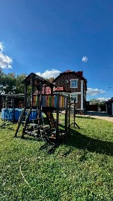 Сдается 3-этажный дом, 285 м²
