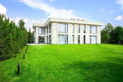 Продается 2-этажный коттедж, 1 071 м²