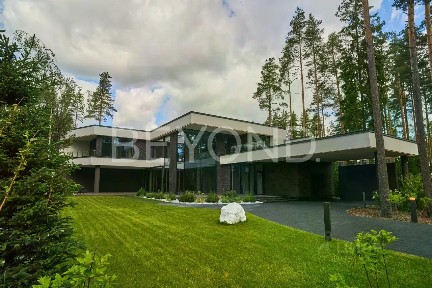 Продается 2-этажный дом, 484 м²