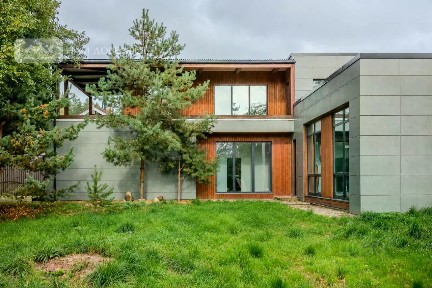 Продается 2-этажный коттедж, 290 м²