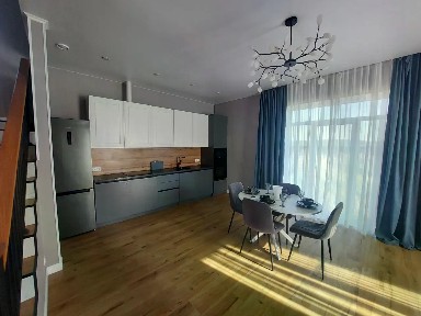 Сдается 2-этажный дом, 140 м²