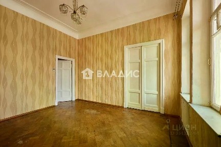Продается 5-комн. квартира, 142 м²