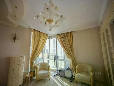 Продается 4-комн. квартира, 188 м²