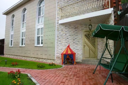 Сдается 2-этажный дом, 125 м²