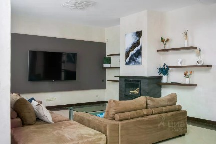 Сдается 2-этажный дом, 318 м²