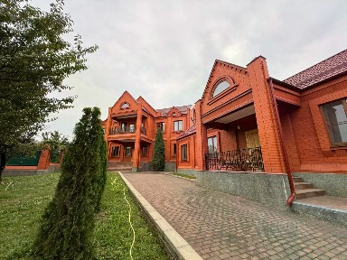 Продается 3-этажный дом, 530 м²