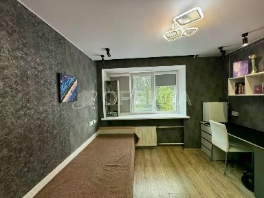 Продается 4-комн. квартира, 60 м²