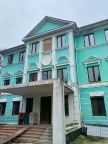 Продается 3-этажный дом, 1 400 м²