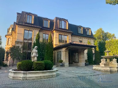 Продается 2-этажный коттедж, 1 400 м²