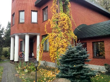 Продается 3-этажный дом, 379 м²