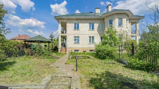 Продается 4-этажный дом, 494 м²