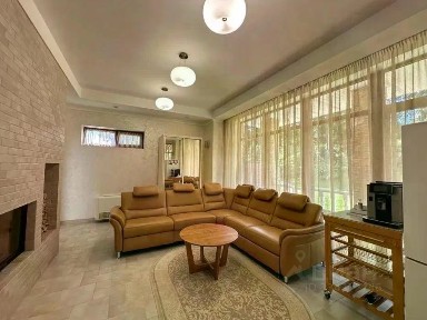 Сдается 2-этажный коттедж, 370 м²