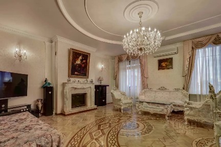 Продается 4-комн. квартира, 210,8 м²