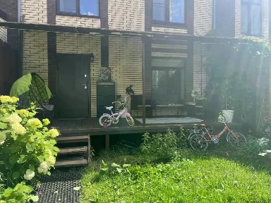 Продается 3-этажный таунхаус, 117 м²