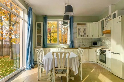 Продается 3-этажный коттедж, 255 м²
